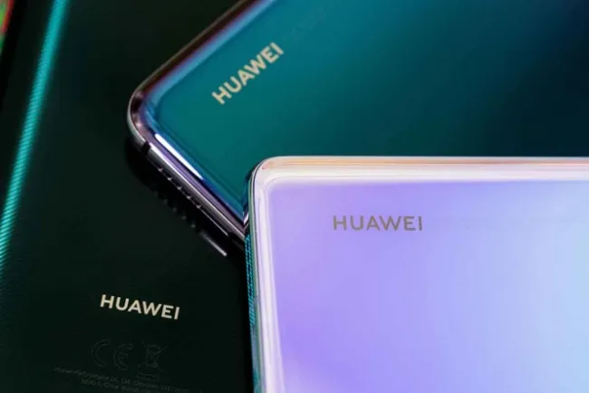 Usuarios de Huawei no podrán preinstalar Whats, Instagram ni Facebook