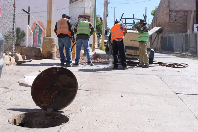 Desazolvan colector de aguas pluviales