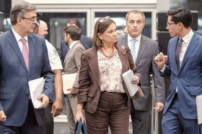 México gana, evita aranceles; el acuerdo con EU implica un compromiso para combatir a 'polleros'