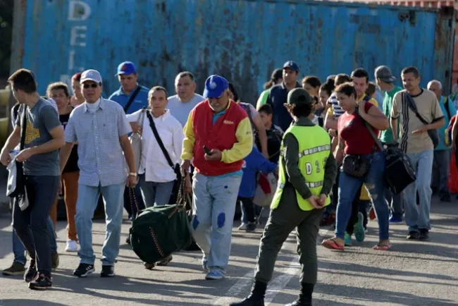 Venezuela reabre cruce fronterizo con Colombia