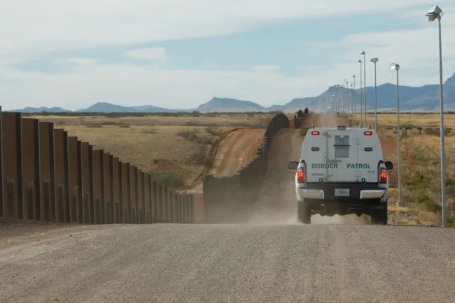 Rescatan a migrantes en desierto de Arizona