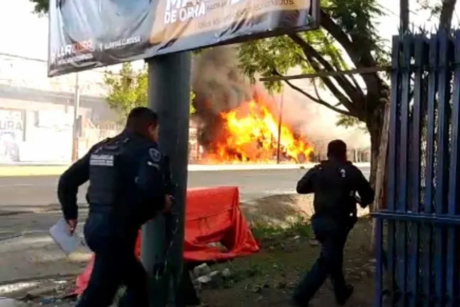 Tráiler sin frenos deja 5 personas muertas y 15 heridos en Morelos
