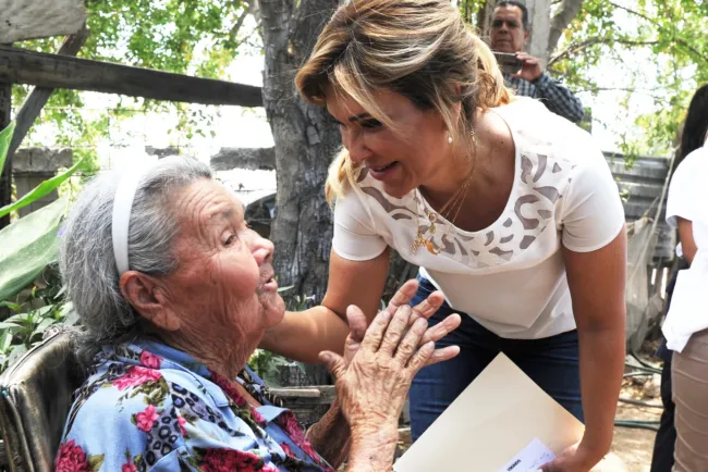 Lleva Gobernadora médico hasta casa de enfermos