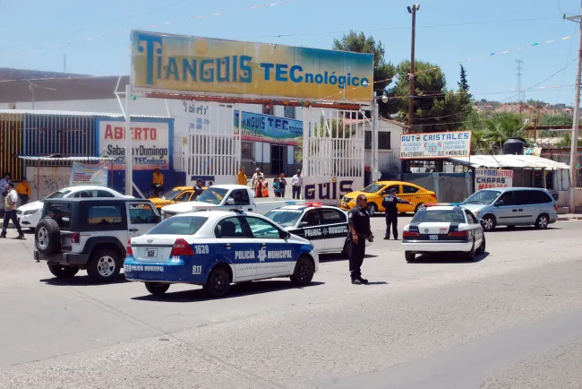 Realizan operativo contra taxis piratas