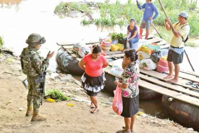 Frenan a migrantes en Suchiate; la policía naval realiza operativos