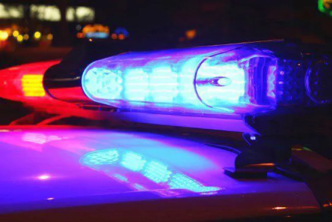 Intenta atropellar a su novio