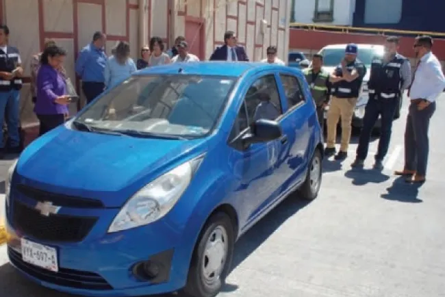 Recibe municipio
donación de vehículo