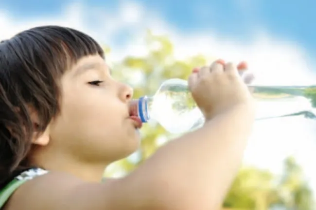 Llaman a
hidratar
bien a los
niños