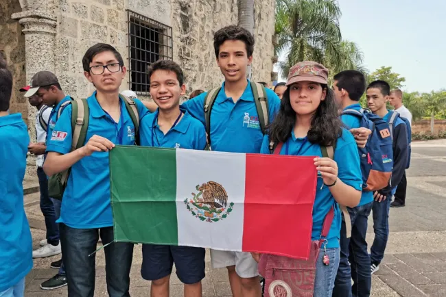Niños a los que Guillermo del Toro apoyó, ¡ganan oro en la Olimpiada de Matemáticas!
