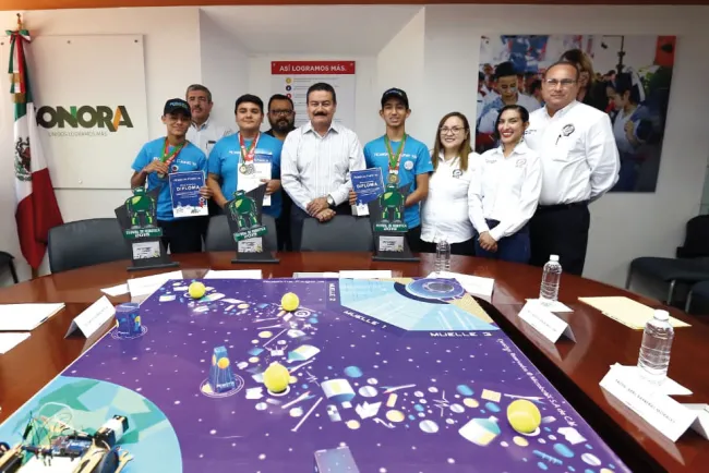 Reconocen estudiantes de robótica