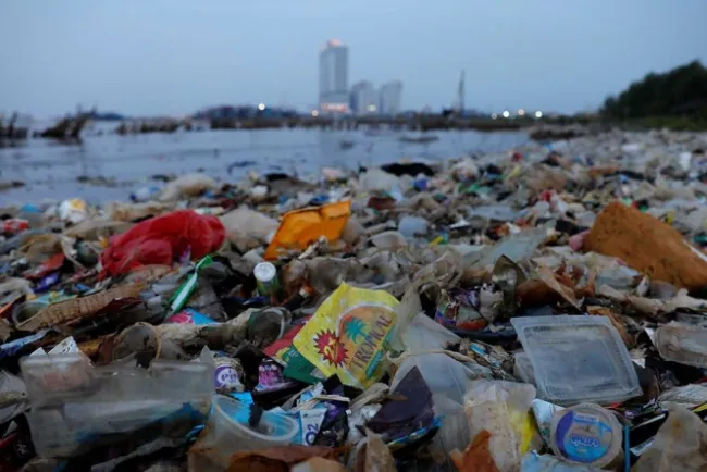 Países asiáticos se unen contra la basura en los mares