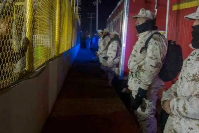 Veinte mil elementos vigilan fronteras para contener migrantes