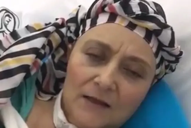 ‘Ya más o menos carburo’: Elvia sale del coma tras ‘batazo’ artero