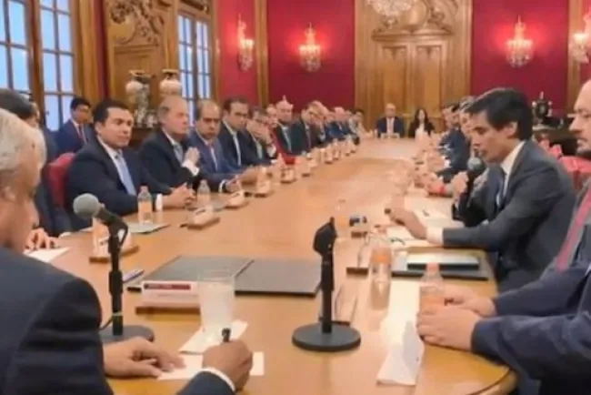 AMLO firma con bancos acuerdo por 8 mil mdd para refinanciar Pemex