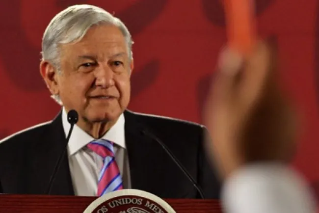 AMLO anuncia albergues y 40 mil empleos para migrantes