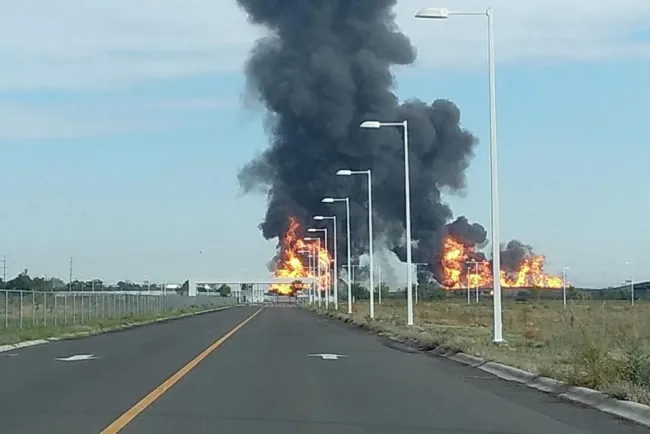 Reportan explosión en ducto de Pemex en Celaya