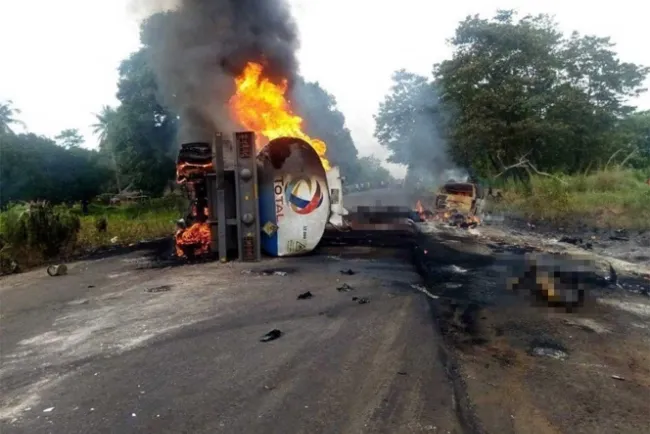 Explota pipa en Nigeria; al menos 50 muertos