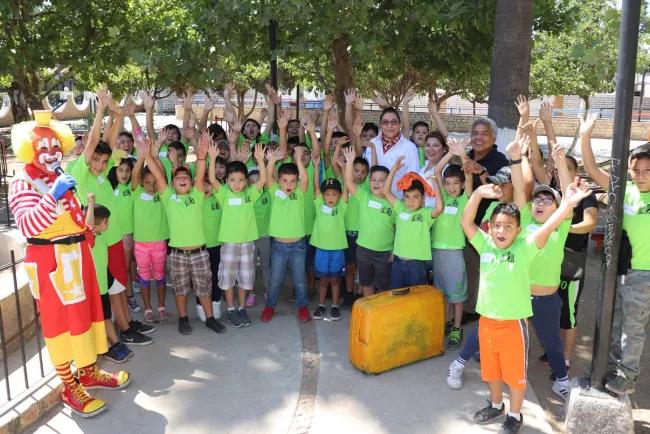 Disfrutan más de 400 niños cursos