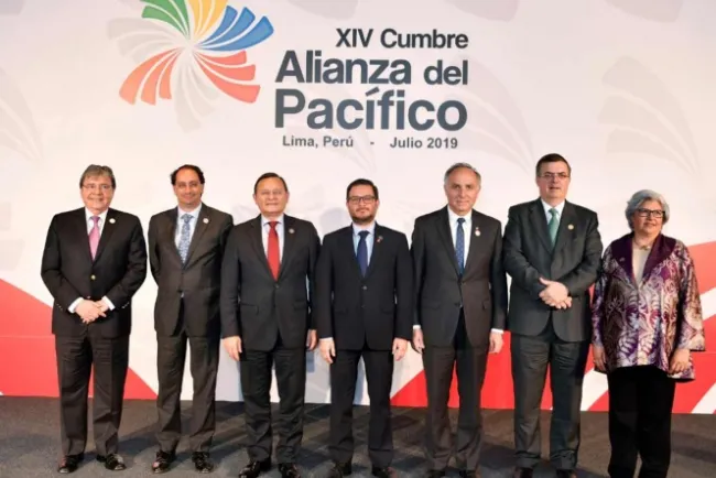 Ebrard inicia participación en Cumbre de la Alianza del Pacífico