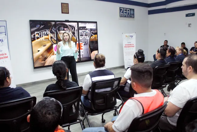 Llevan “Viviendo en laDiscapacidad” a empresas