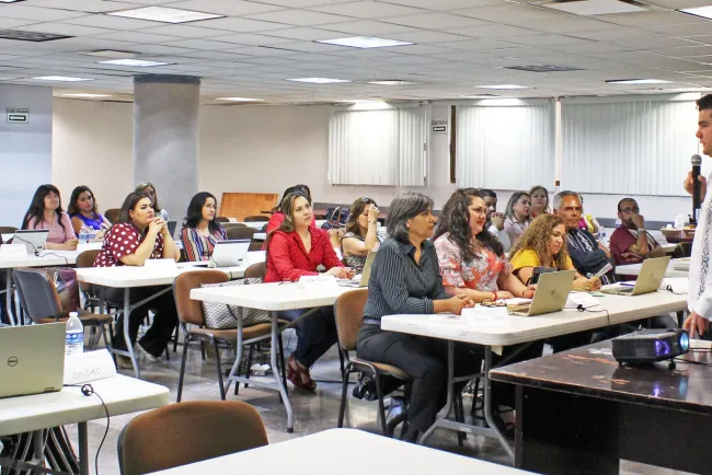 Capacitan a empleadosde las agencias fiscales