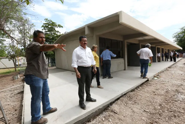 Avanza reconstrucción de escuelas