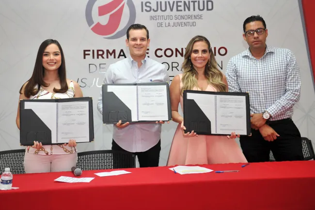 Entrega Estado apoyo a jóvenes