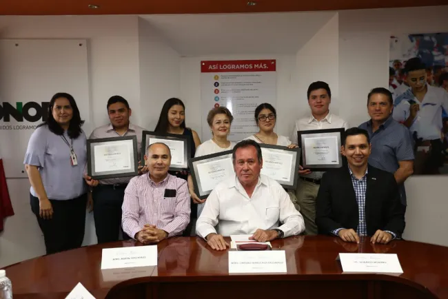 Premia SEC a ganadores del programa “Jóvenes en Acción”