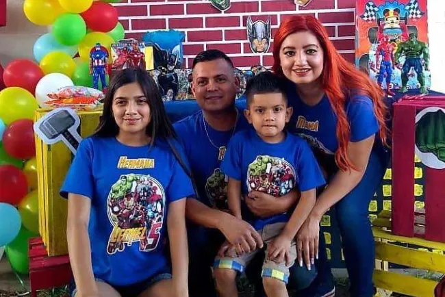 Familiares festejan a Leonel Alexander