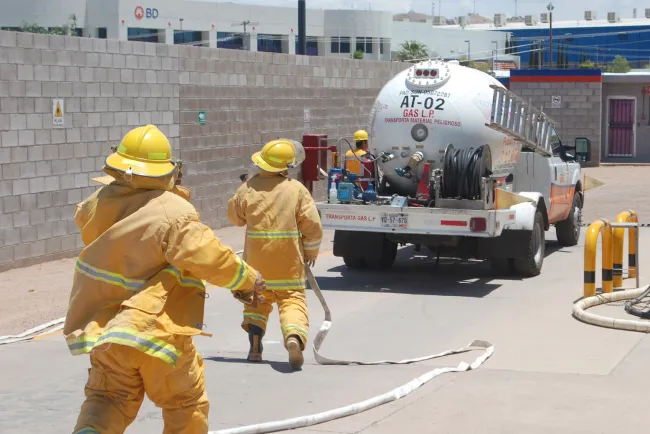 Realizan simulacro por fuga de gas LP