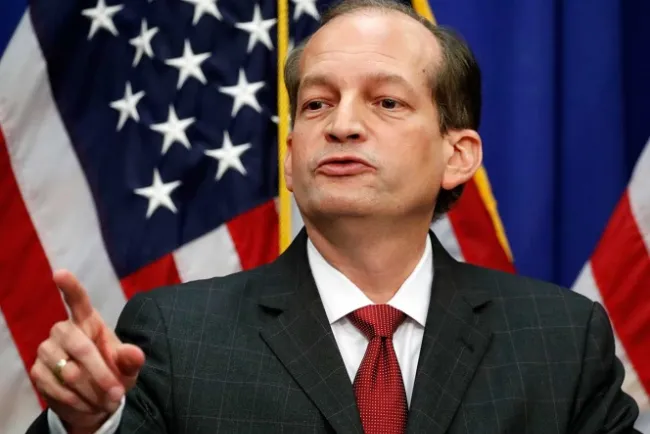 Renuncia secretario del Trabajo de EU por caso Epstein