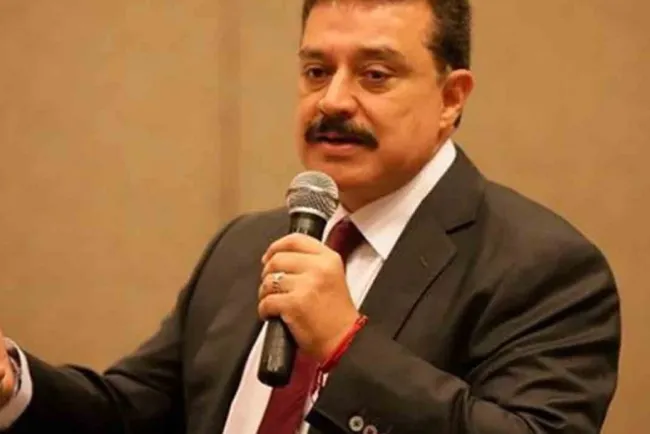 Carlos Lomelí renuncia como súperdelegado en Jalisco