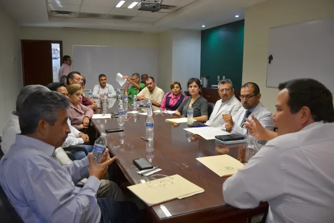 Se reúne Delegado del IMSS con autoridades y la CTM