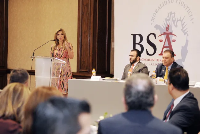 Pide a abogados apoyo para sonorenses