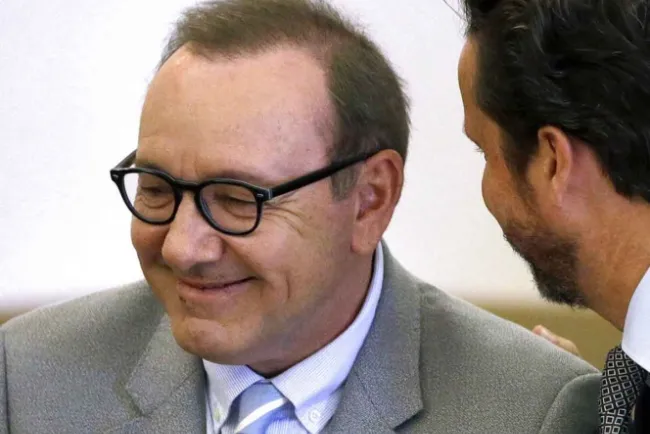 Retiran cargos de agresión sexual contra Kevin Spacey