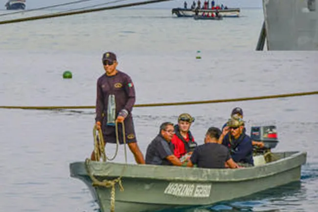 Rescatan a pescadores mexicanos