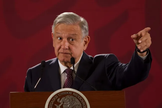 Anuncia López Obrador empresa para llevar Internet a comunidades