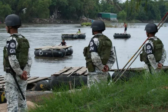 Disminuye flujo migratorio en México 36.2%, afirma Ebrard