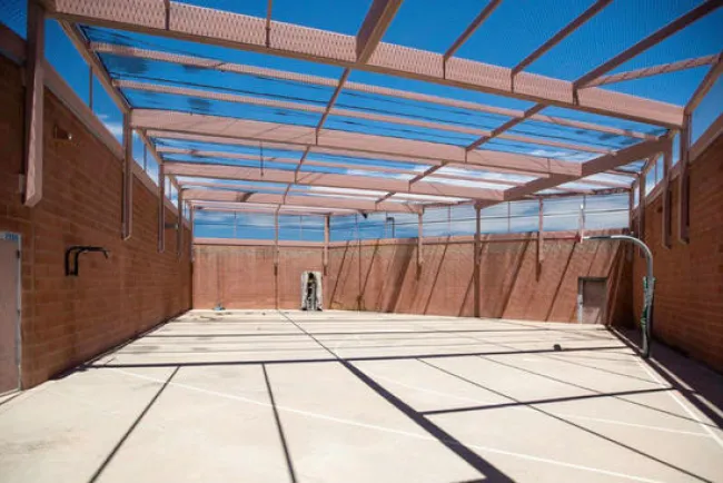 Reactivan centro para migrantes