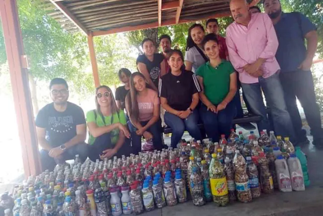 Recolectan 40 kilos de colillas de cigarro