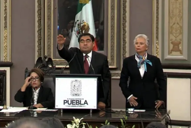 Asume Miguel Barbosa como gobernador de Puebla