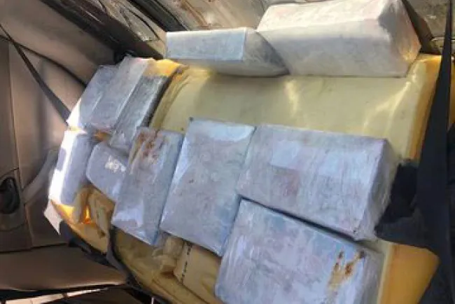 Decomisan retén metanfetamina