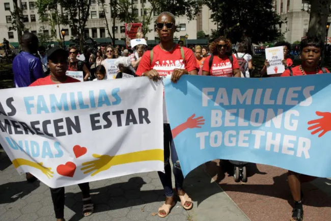 Continúa separación de niños y padres