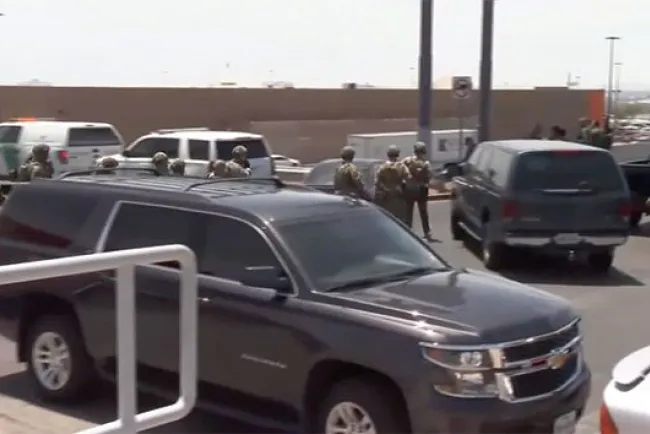 Tiroteo deja varios muertos en centro comercial de Texas