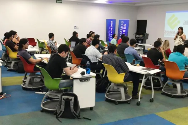 Reciben microempresas apoyos