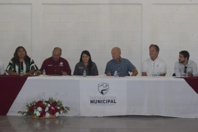 Se unen empresarios para apoyar escuela