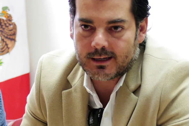 Cumple Alcalde a los policías