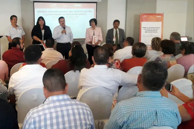 Capacitan a docentes de SLRC