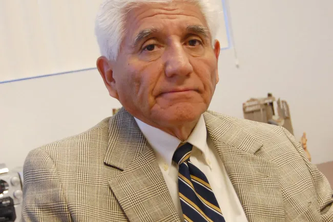 Indeciso Tony Estrada en reelección