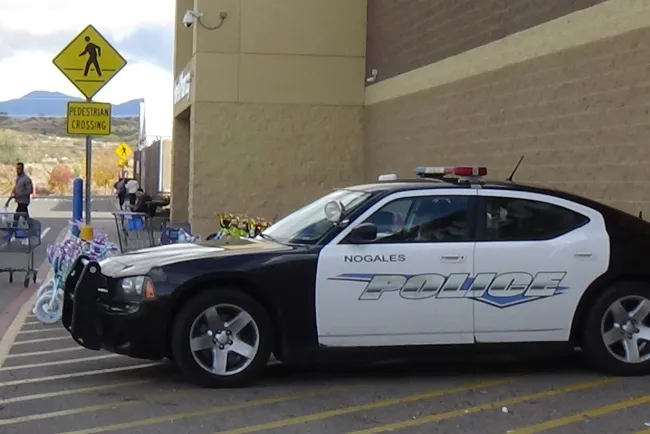 Aumentan vigilancia en tiendas de Arizona